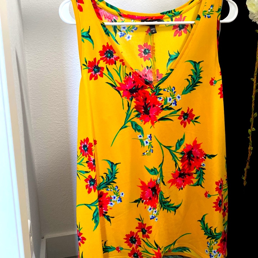 Yellow/orange-ish floral express top size L